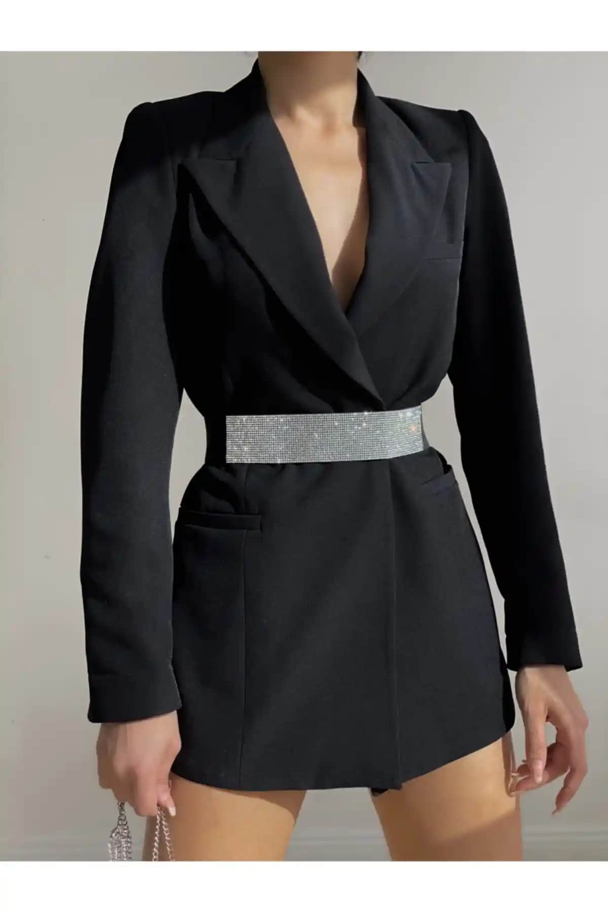 Kristal Taş Detaylı Lastik Kemer Modern ve Şık Tasarımıyla Öne Çıkar