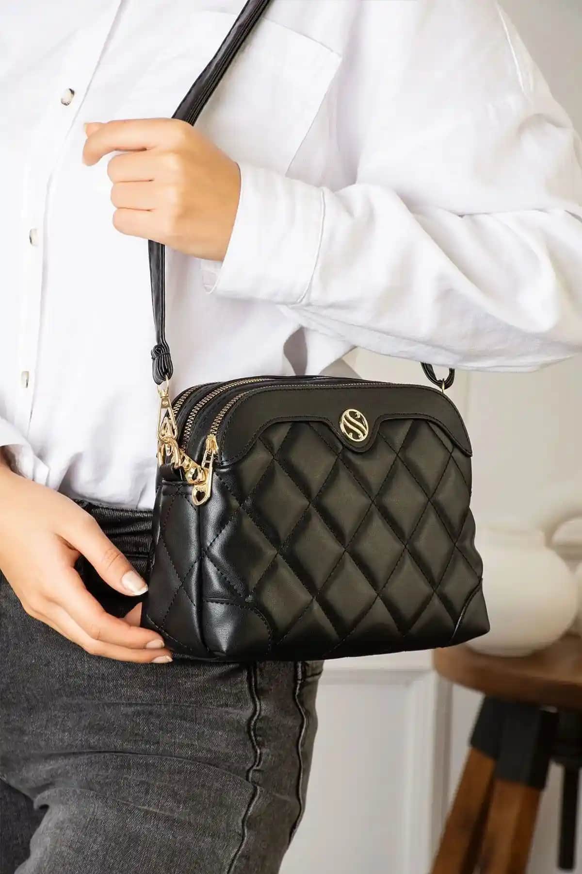 Lifonbag Kadın Siyah Çanta: Şık ve Fonksiyonel Günlük Kullanım İçin Tasarlanmış