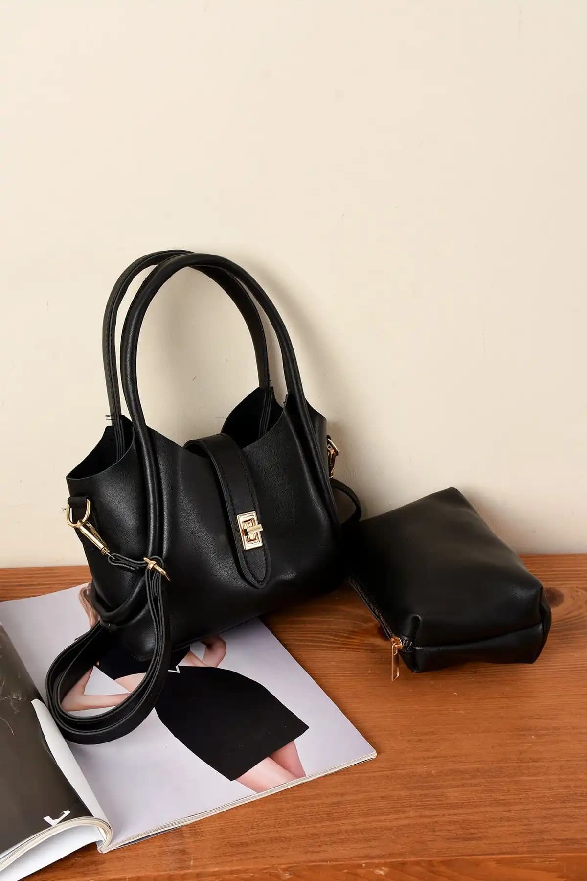 Lilienbag Demir Tokalı Kemerli Çift Askılı Makyaj Çantası Şıklık ve Kullanışlılık Sunar
