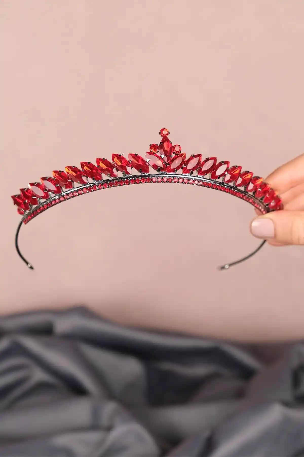 Limelia İnce Mekik Taşlı Gelin Kına Tacı Şık ve Zarif Tasarımıyla Dikkat Çekiyor