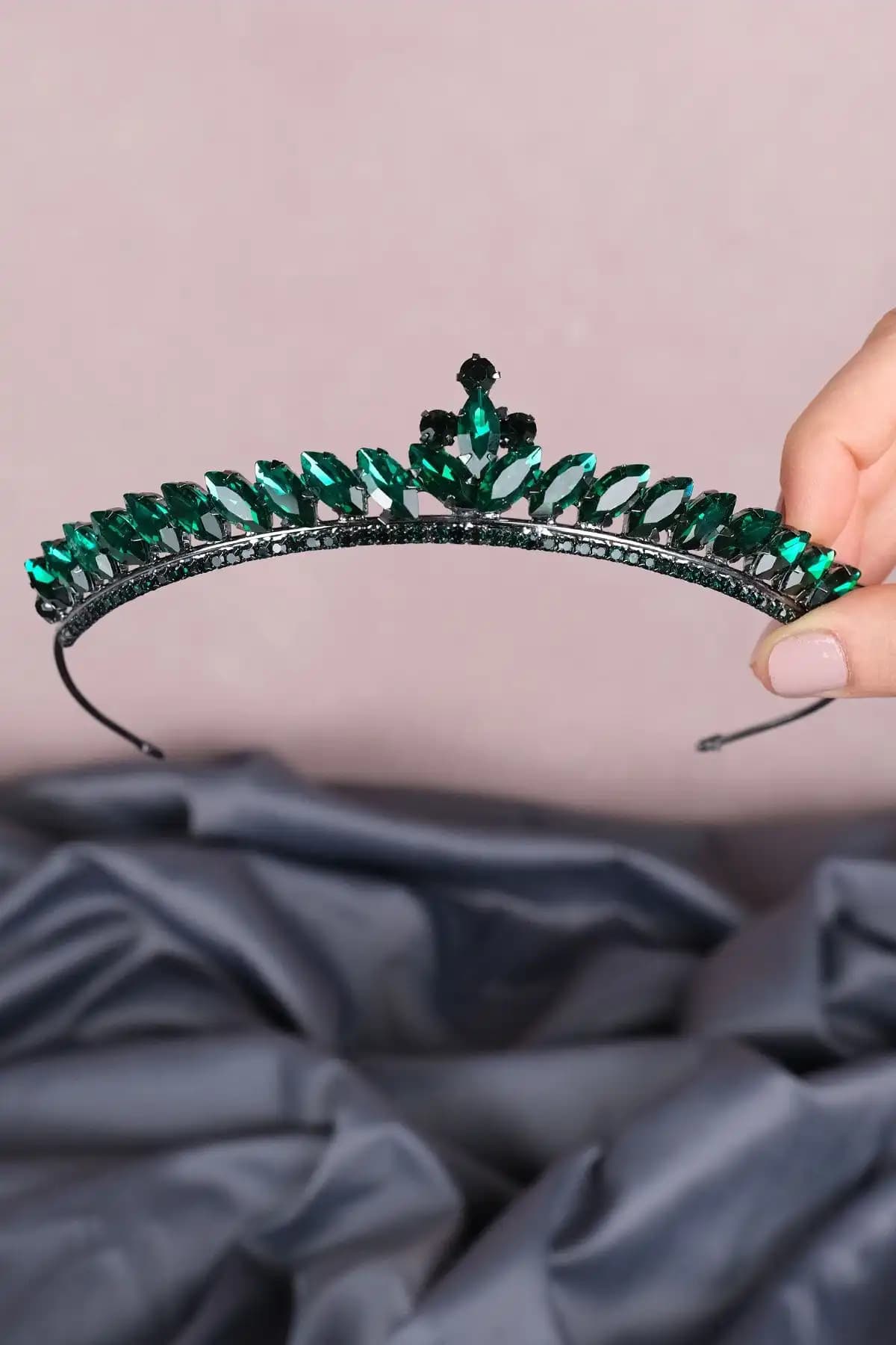 Limelia İnce Mekik Taşlı Gelin Kına Tacı: Zarif ve Modern Gelin Aksesuarı Seçenekleri