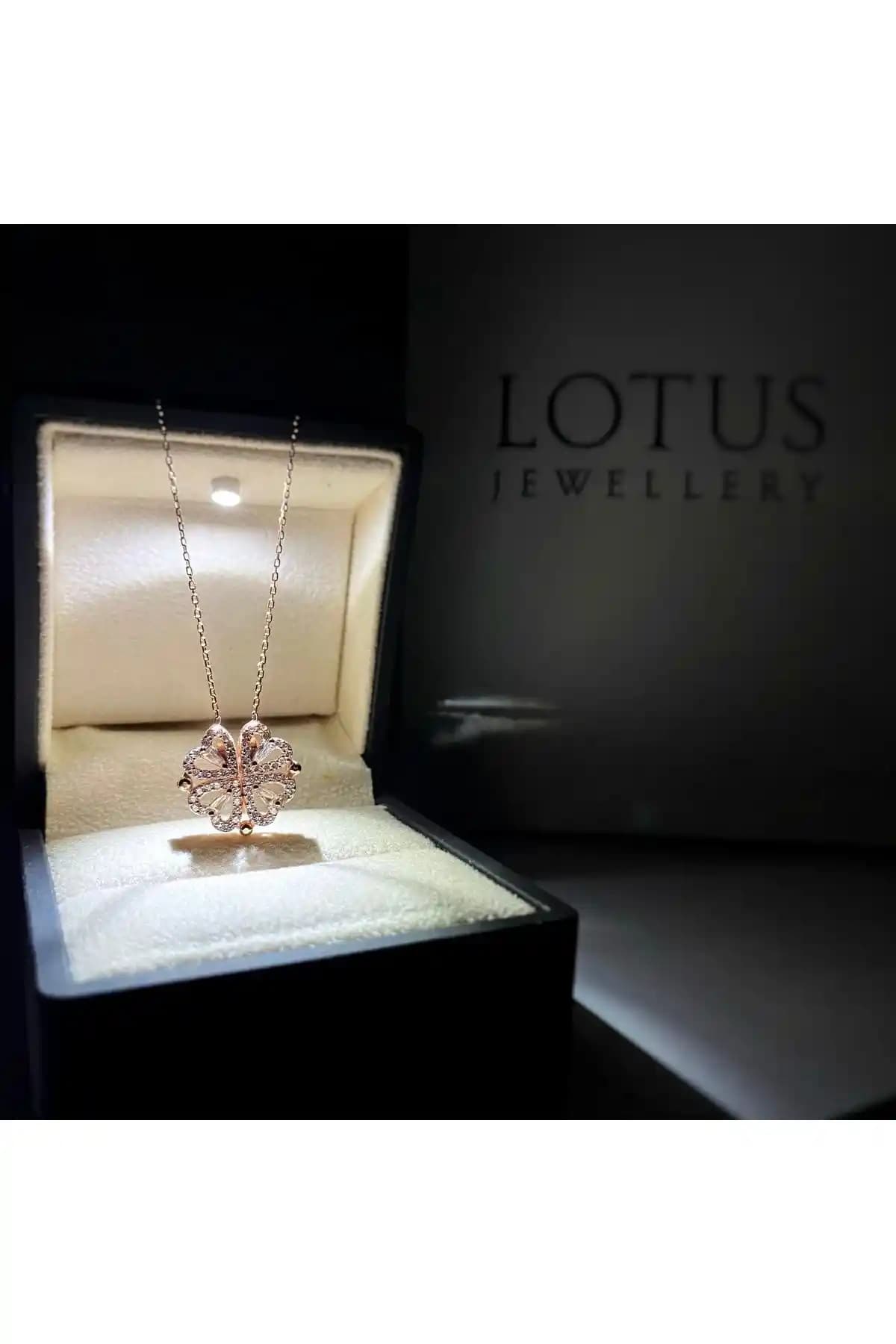 LOTUS JW ve Silvano Jewelry Kolye Karşılaştırması: Şıklık ve Kalite Analizi