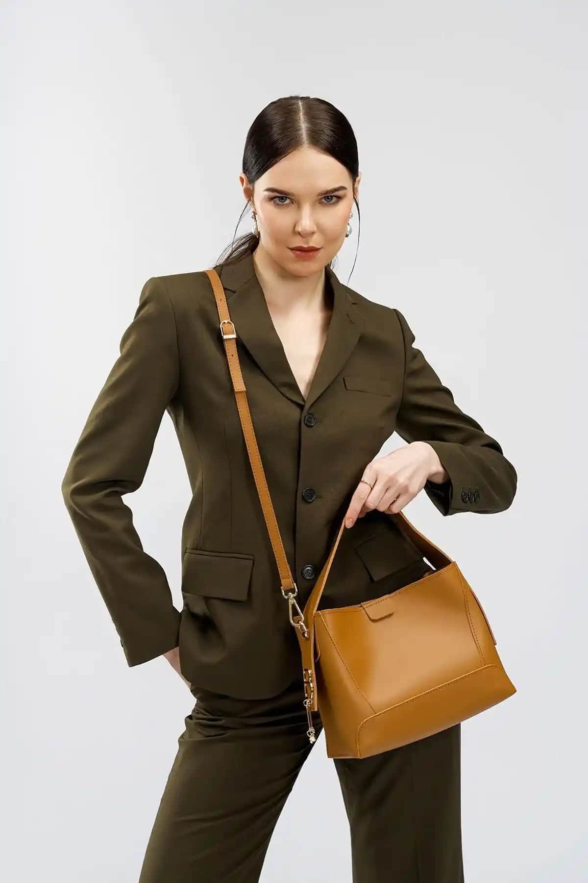 Lucky Bees Kadın İç Cüzdanlı Çantası Modern Şıklık ve Fonksiyonellik Sunar