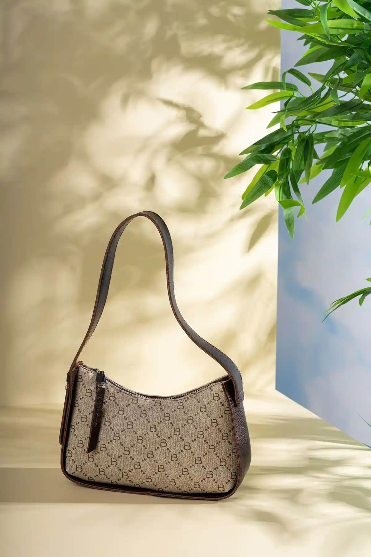 Lucky Bees ve Tonny Black Kadın Çantası Karşılaştırması: Tasarım ve Kullanışlılık Analizi