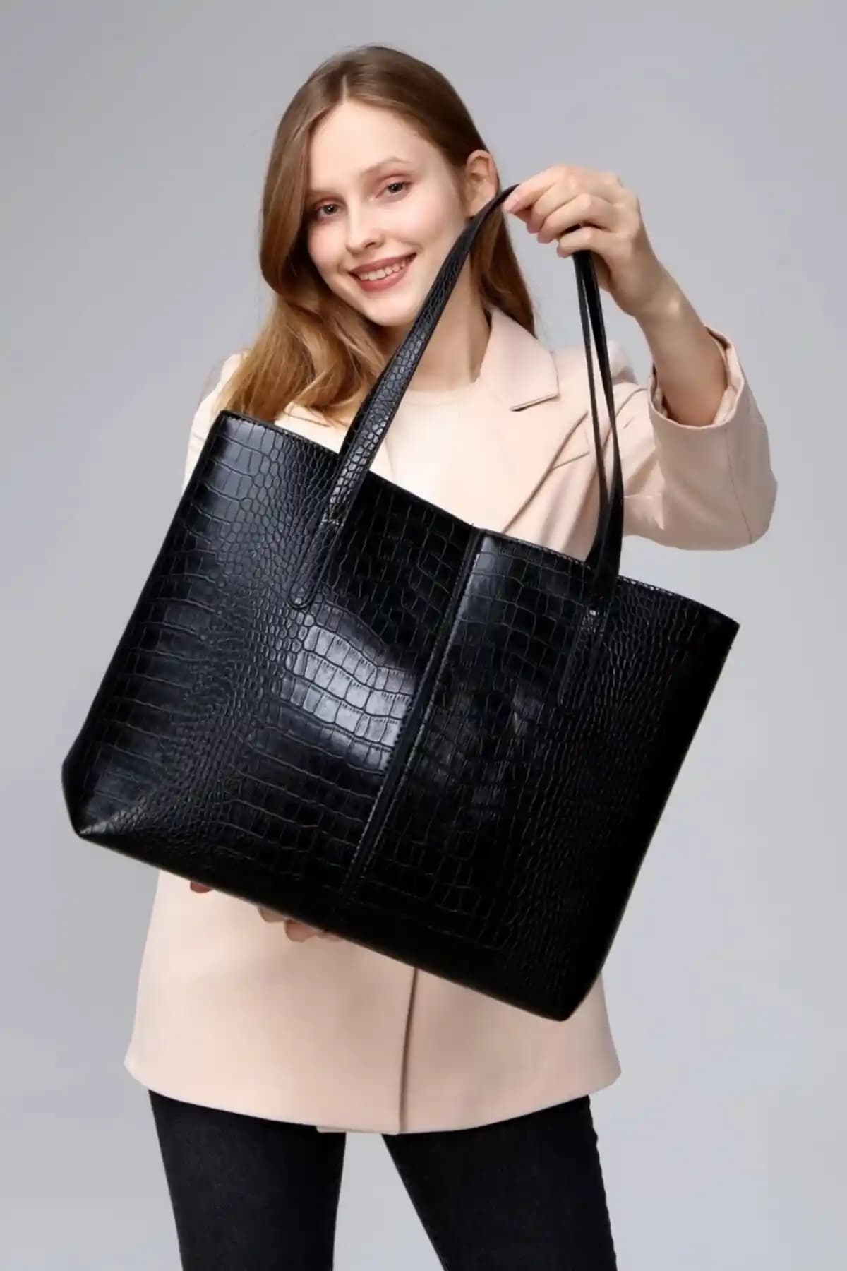 Luvenis Siyah Kadın Kroko Desenli Büyük Boy El ve Omuz Çantası Özellikleri ve Kullanım Avantajları
