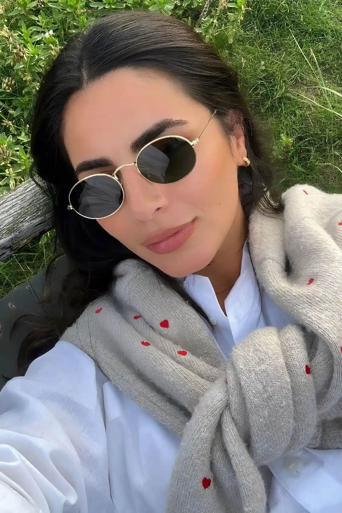 Macerati Siyah Cam Rose Çerçeveli Unisex Güneş Gözlüğü Şıklık ve Koruma Sunar