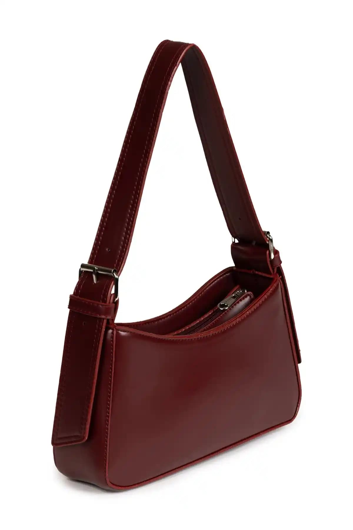 Macharelbasic ve Pull & Bear Bordo Kol Çantası Karşılaştırması: Özellikler ve Kullanıcı Yorumları