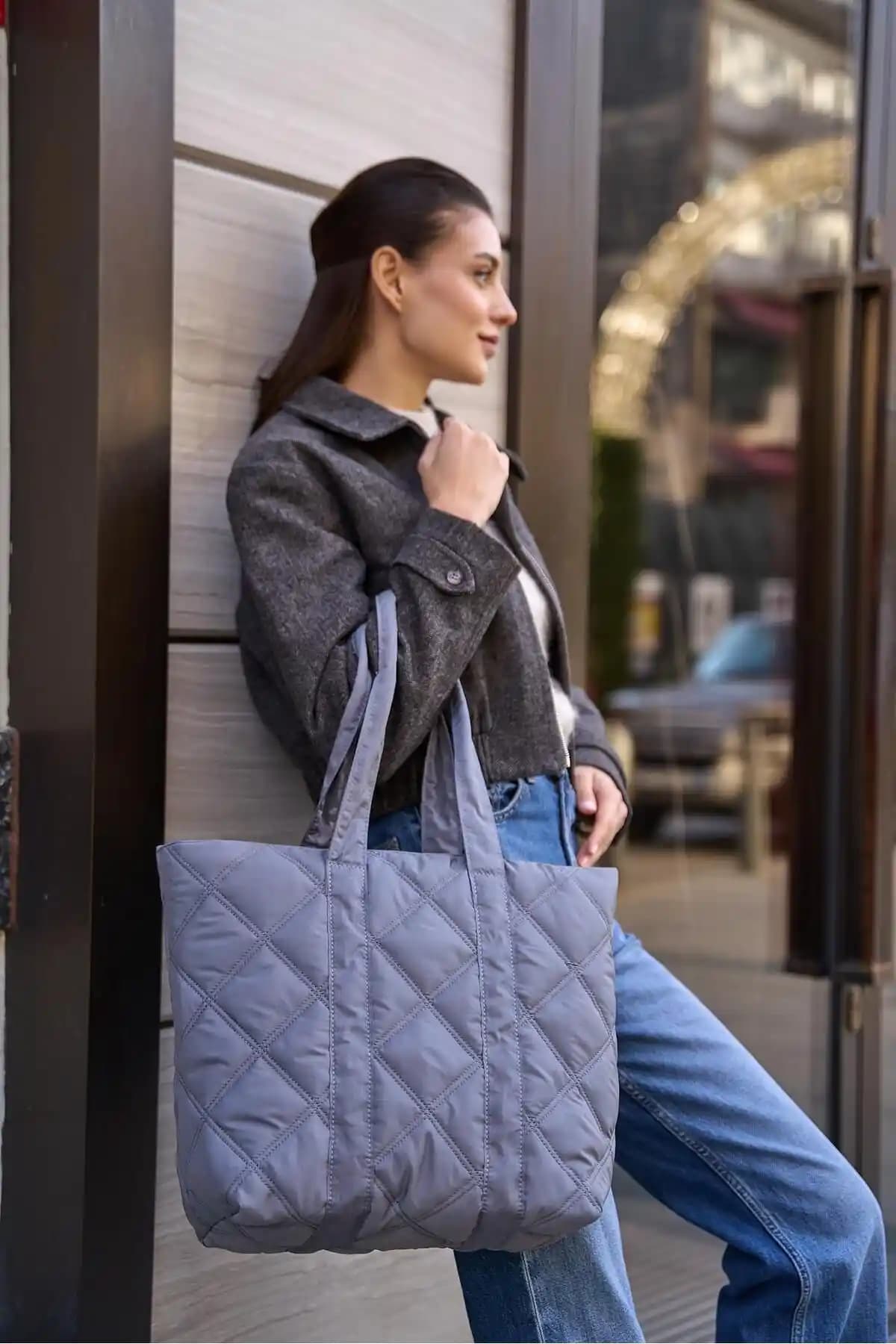 Madamra Gri ve Vizon Kadın Kapitone Puf Çanta Karşılaştırması ve Özellikleri