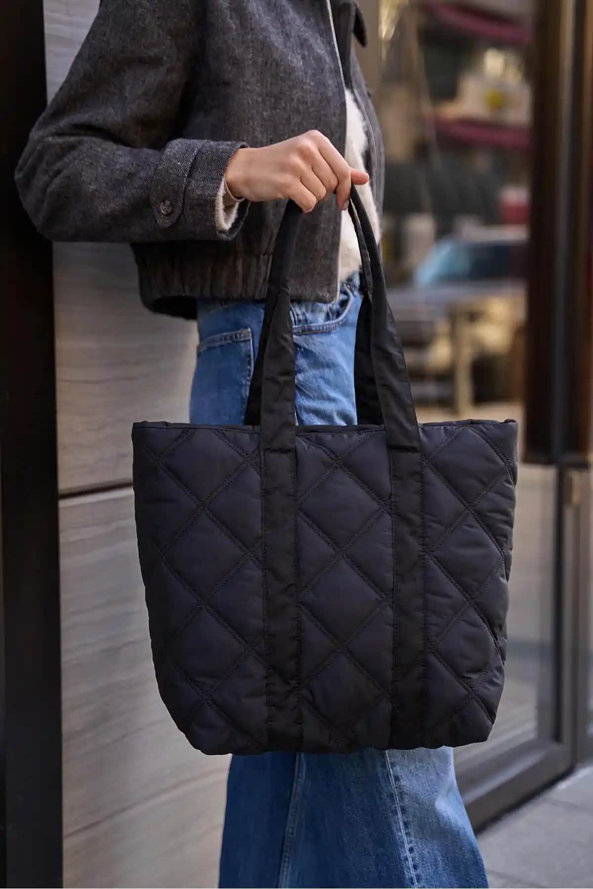 Madamra Siyah Kan Kapitone Desen Puf Çanta Günlük ve Şık Kullanım İçin Uygun