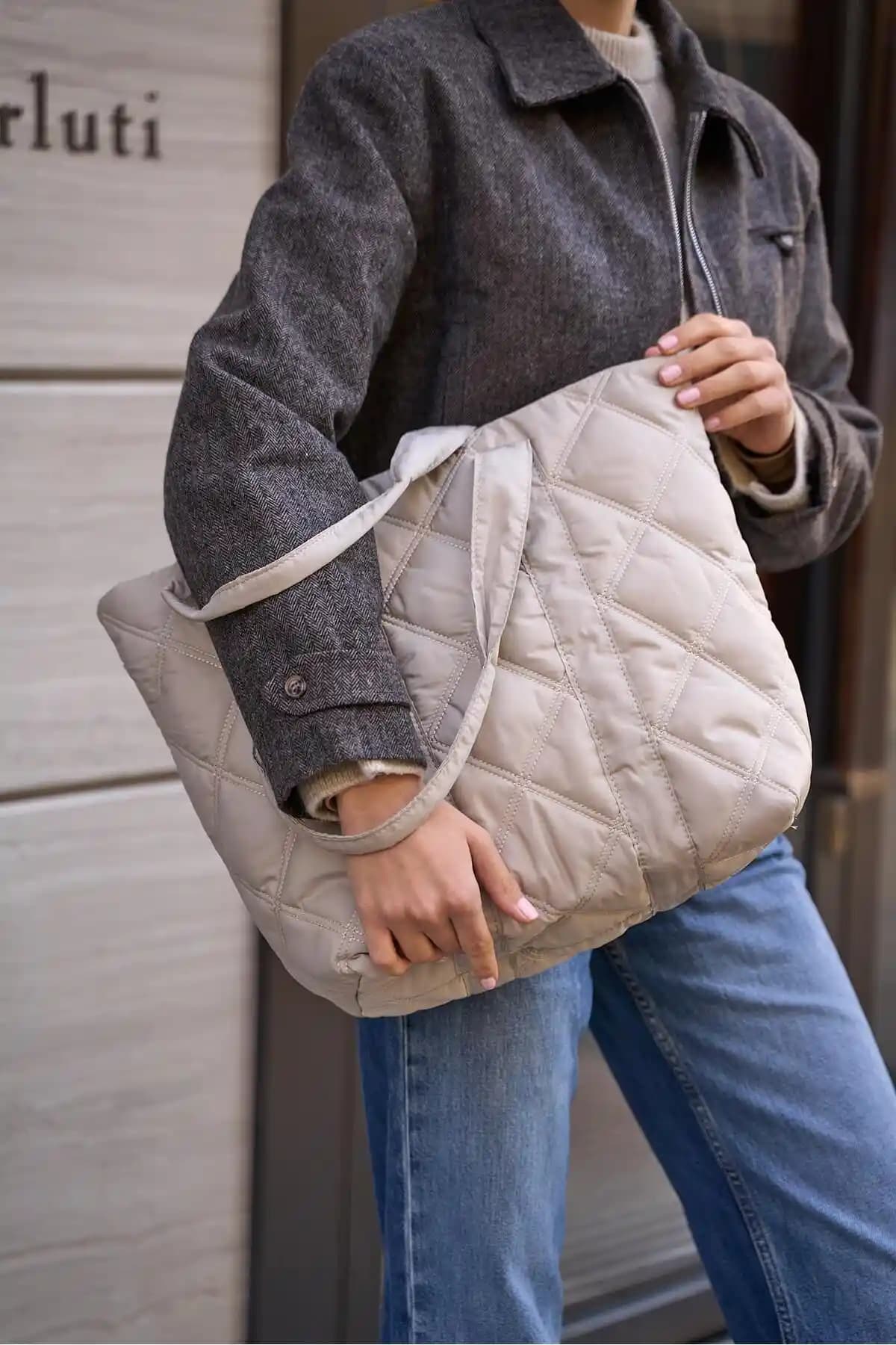 Madamra Vizon Kadın Kapitone Puf Çanta: Modern, Şık ve Fonksiyonel Tasarım