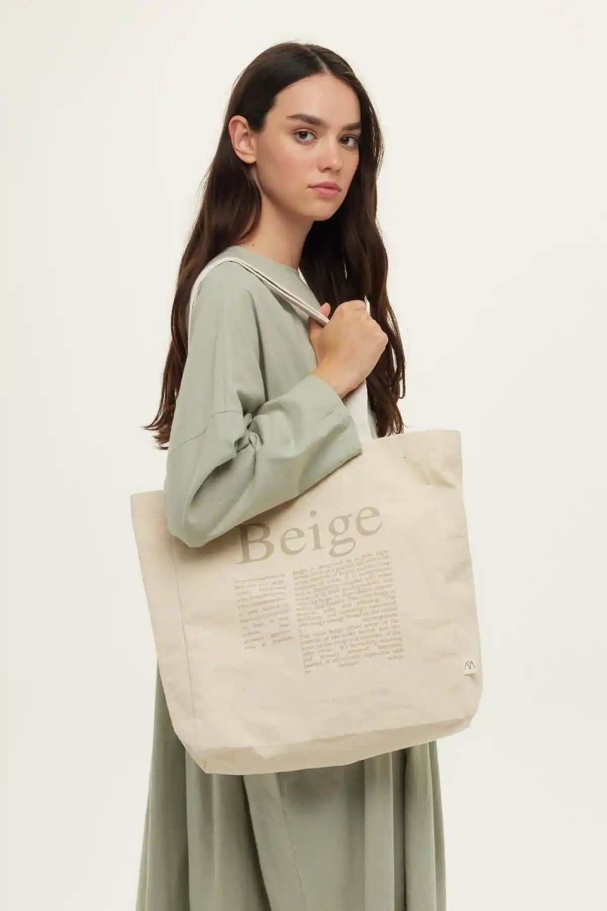 Manuka Baskılı Körüklü Bez Çanta Bej: Günlük Kullanım İçin Dayanıklı ve Şık Tasarım