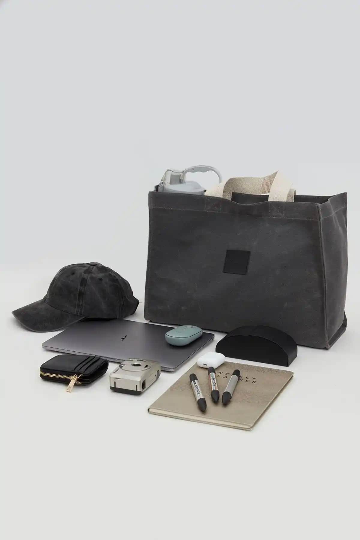 Manuka Large Kanvas Çanta Antrasit ile Şıklık ve Fonksiyonellik Bir Arada