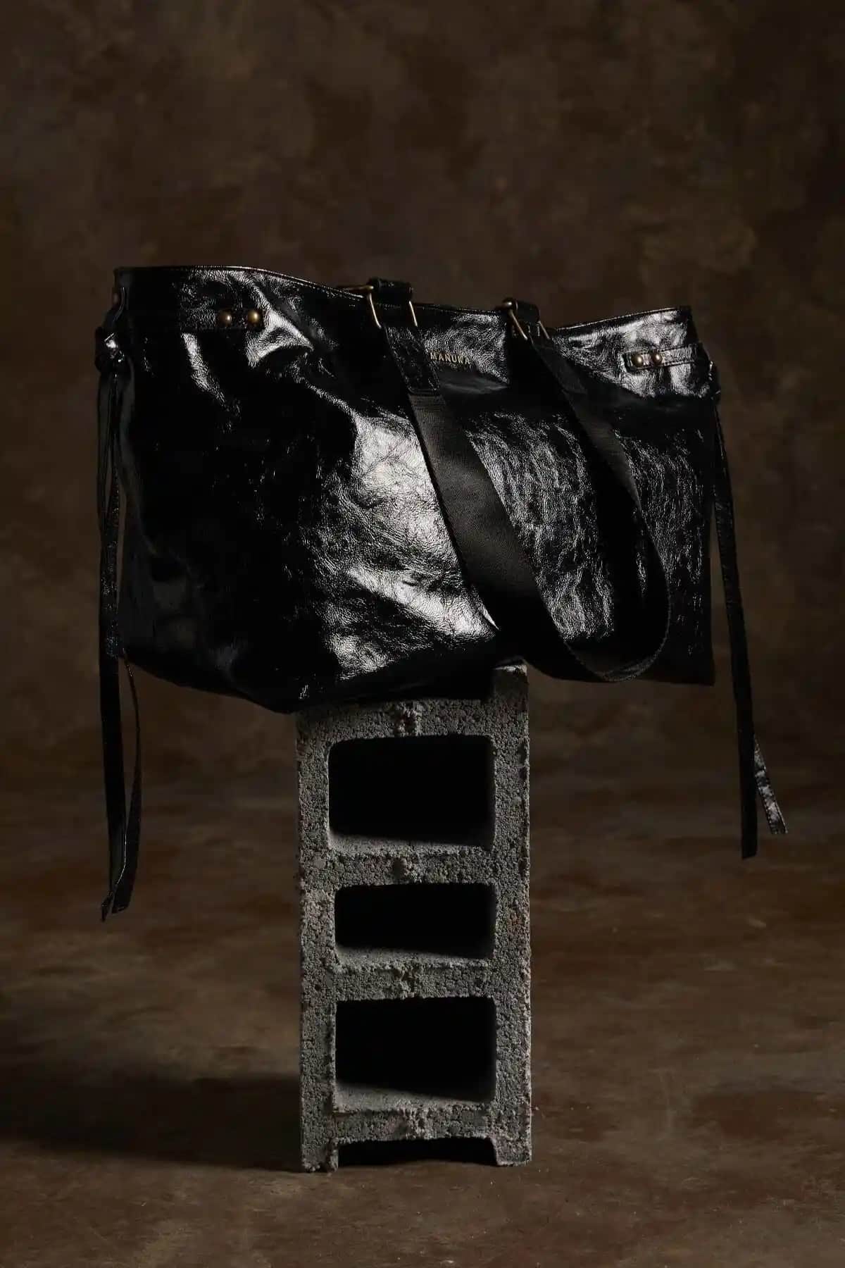 Manuka STD Big City Siyah Deri Tote Çanta Şıklık ve Fonksiyonellik Bir Arada