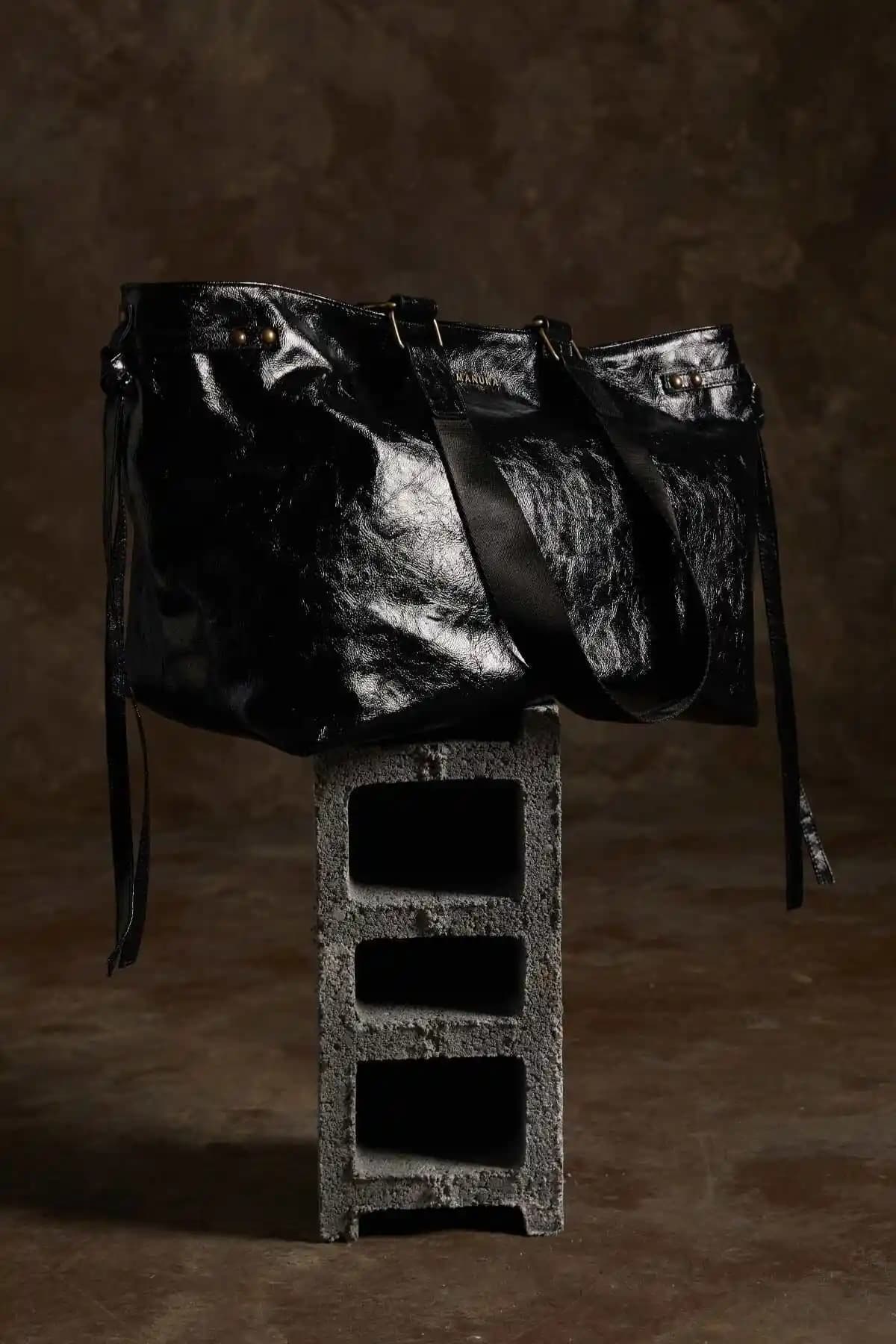 Manuka STD Big City Siyah Deri Tote Çanta Şıklık ve Fonksiyonellik Bir Arada