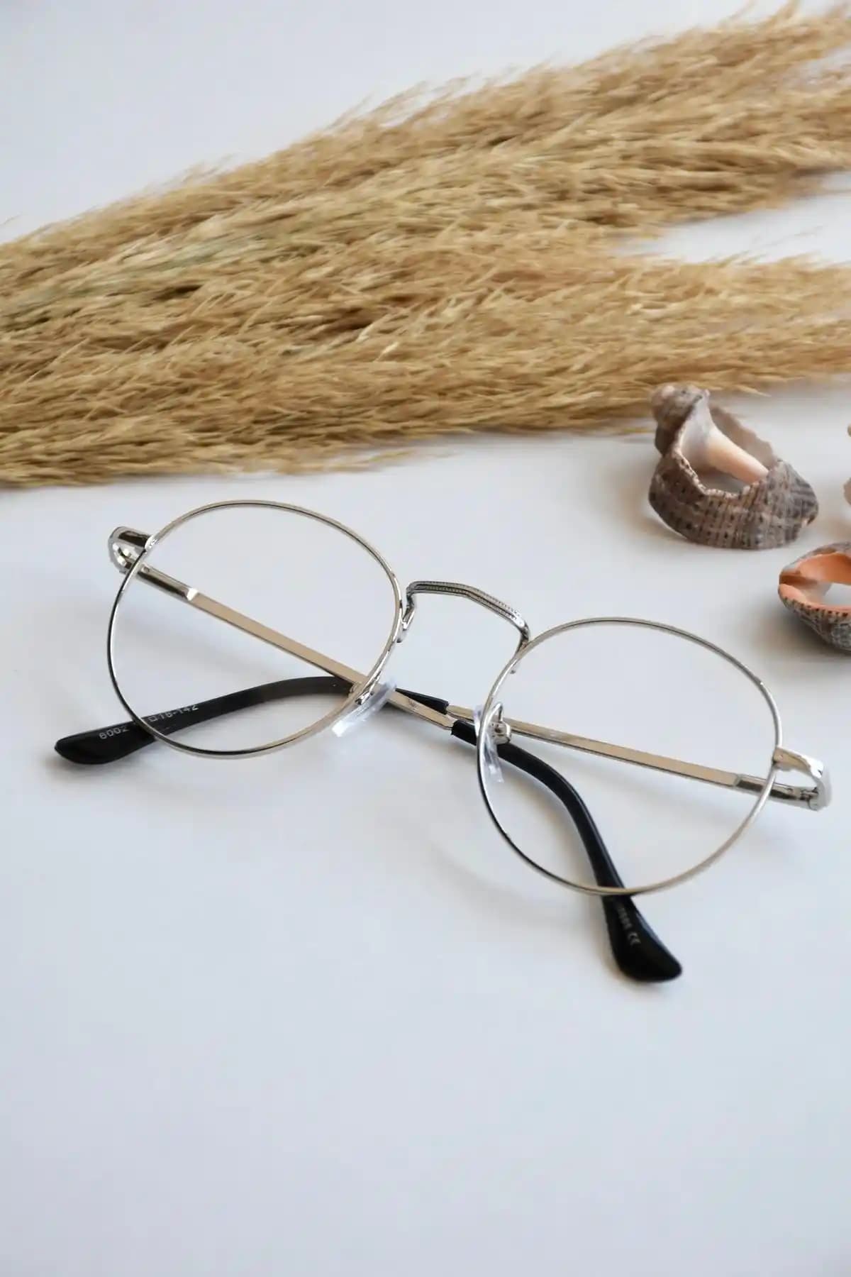 Maria Unisex Oval Gözlük Modern Tasarım ve UV400 Koruma Özellikleriyle Şıklık Sağlar