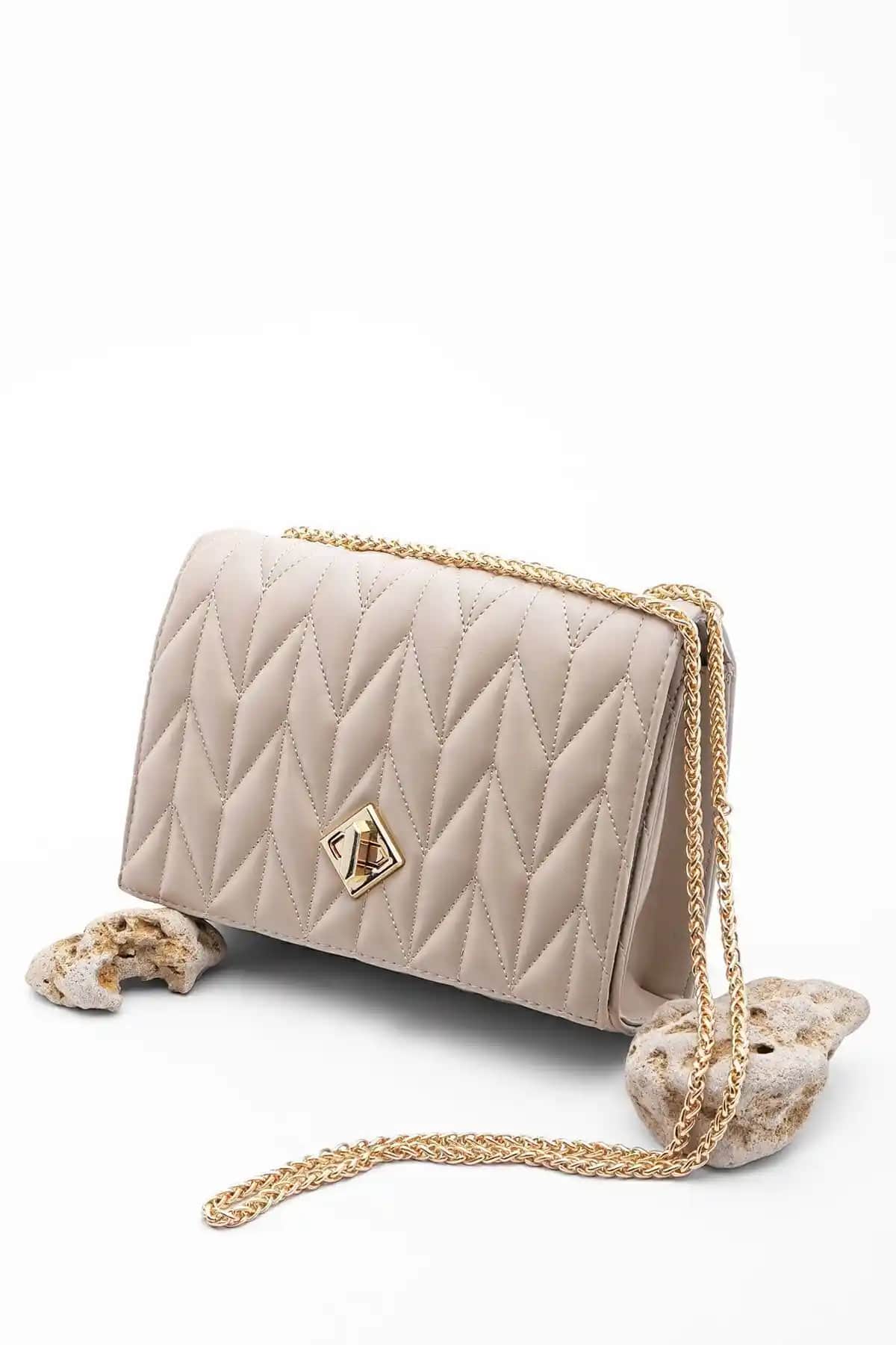 Marjin STD Kadın Altın Renkli Zincirli Omuz Çantası Şık ve Kullanışlı Tasarım