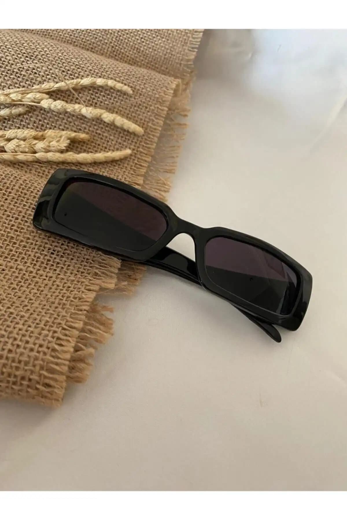 Matilda Vintage Siyah Unisex Güneş Gözlüğü Estetik ve Koruma Sağlayan Tasarım