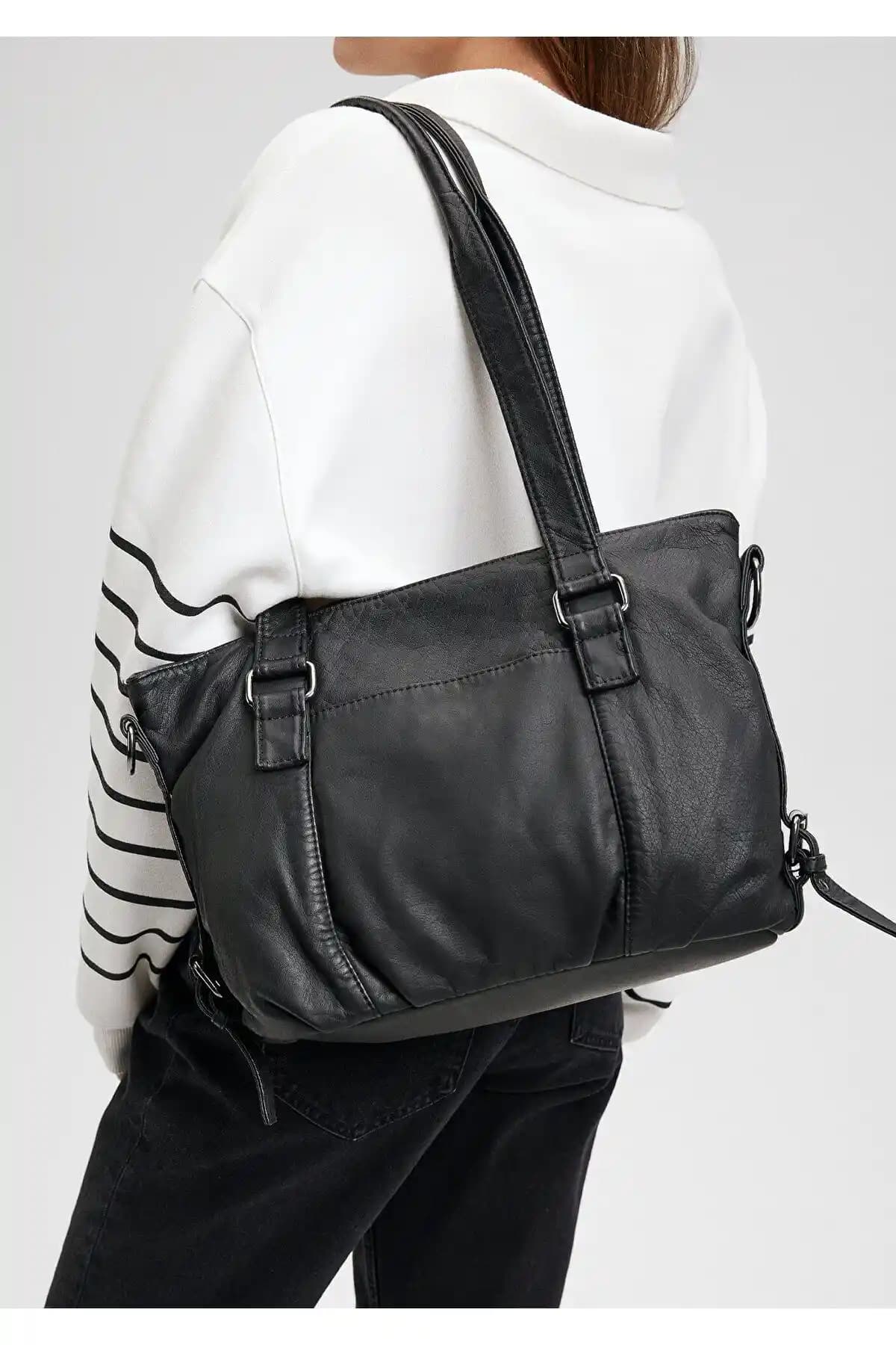 Mavi Siyah Omuz Çantası 195213-900 Günlük Kullanım ve Şıklık İçin Uygun