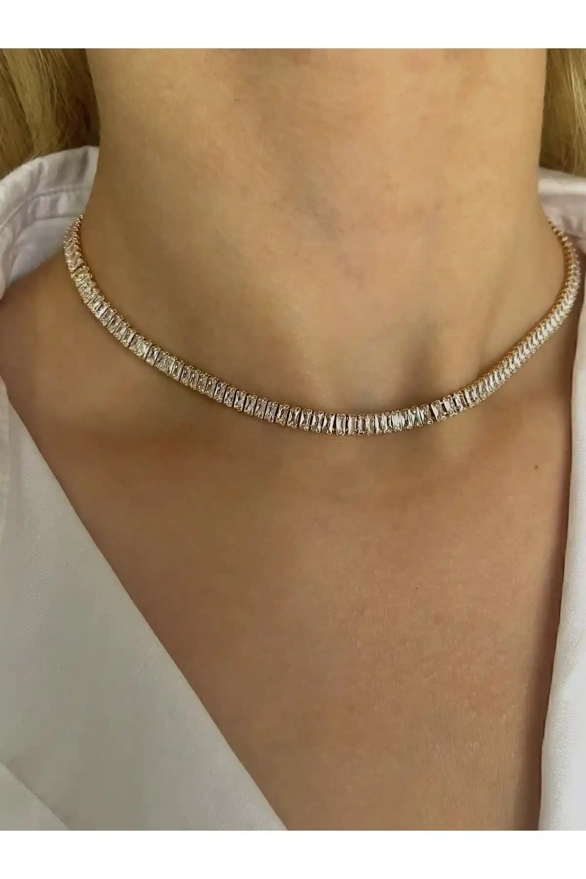 Medisa Jewelry Altın Kaplama Su Yolu Zirkon Taşlı Baget Kolye İnce ve Zarif Tasarım