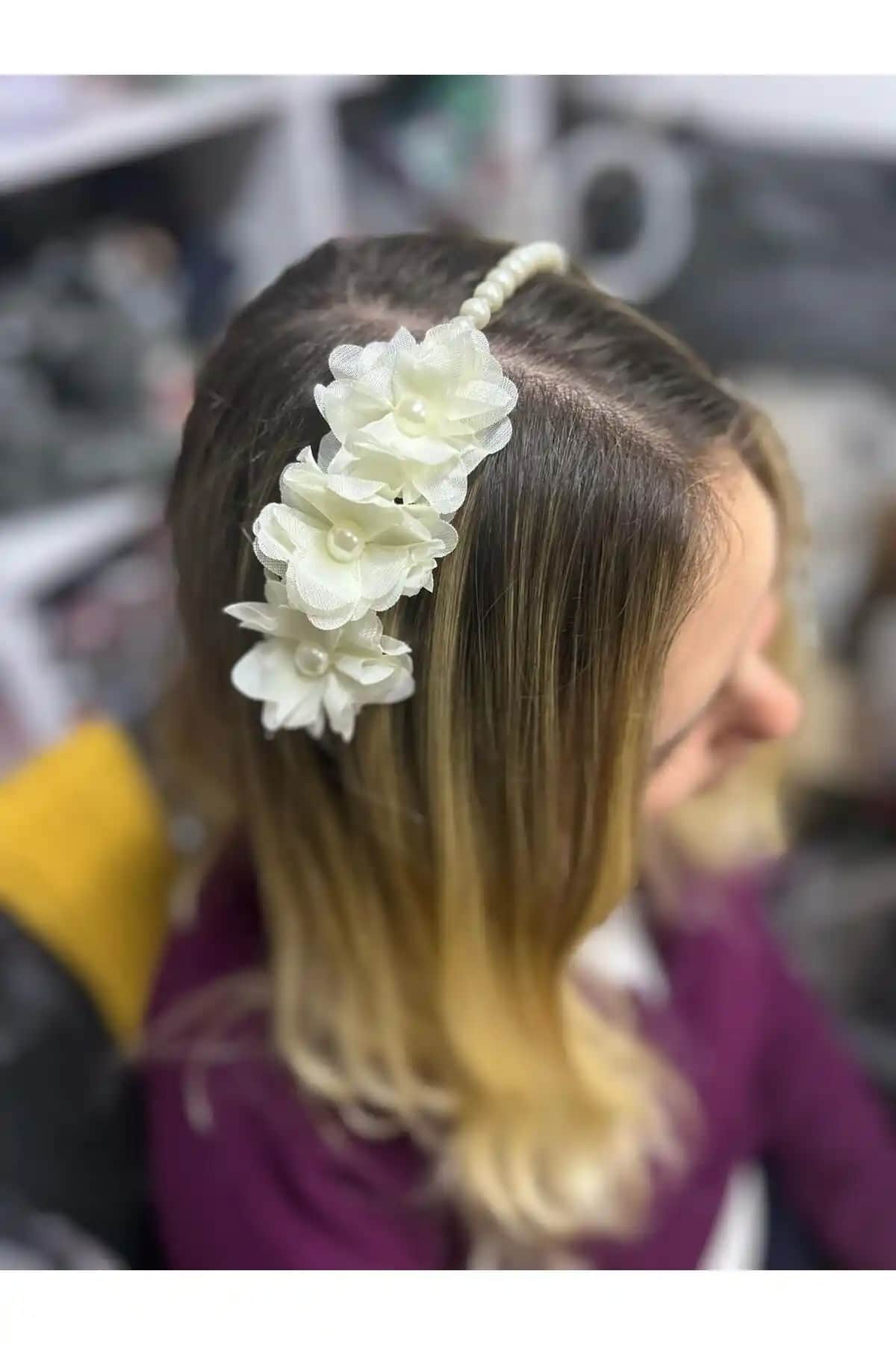 Melkady Aksesuar Incili Çiçekli Taç: Zarif ve Şık Düğün ve Özel Gün Aksesuarı