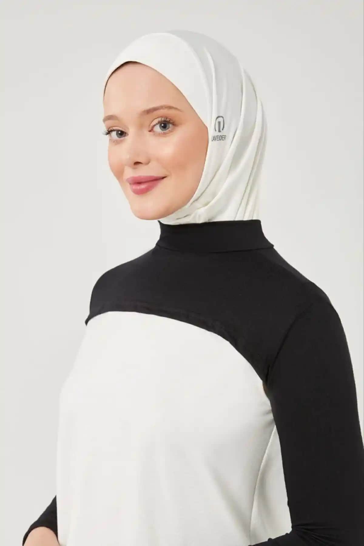 Melodi Scarf Kadın Tesettür Balıkçı Yakalı Boyunluk Kolluk Siyah Şıklık ve Konfor Bir Arada