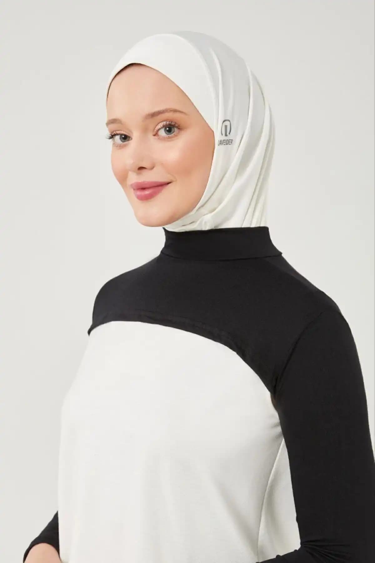 Melodi Scarf Kadın Tesettür Balıkçı Yakalı Boyunluk Kolluk Siyah Şıklık ve Konfor Bir Arada