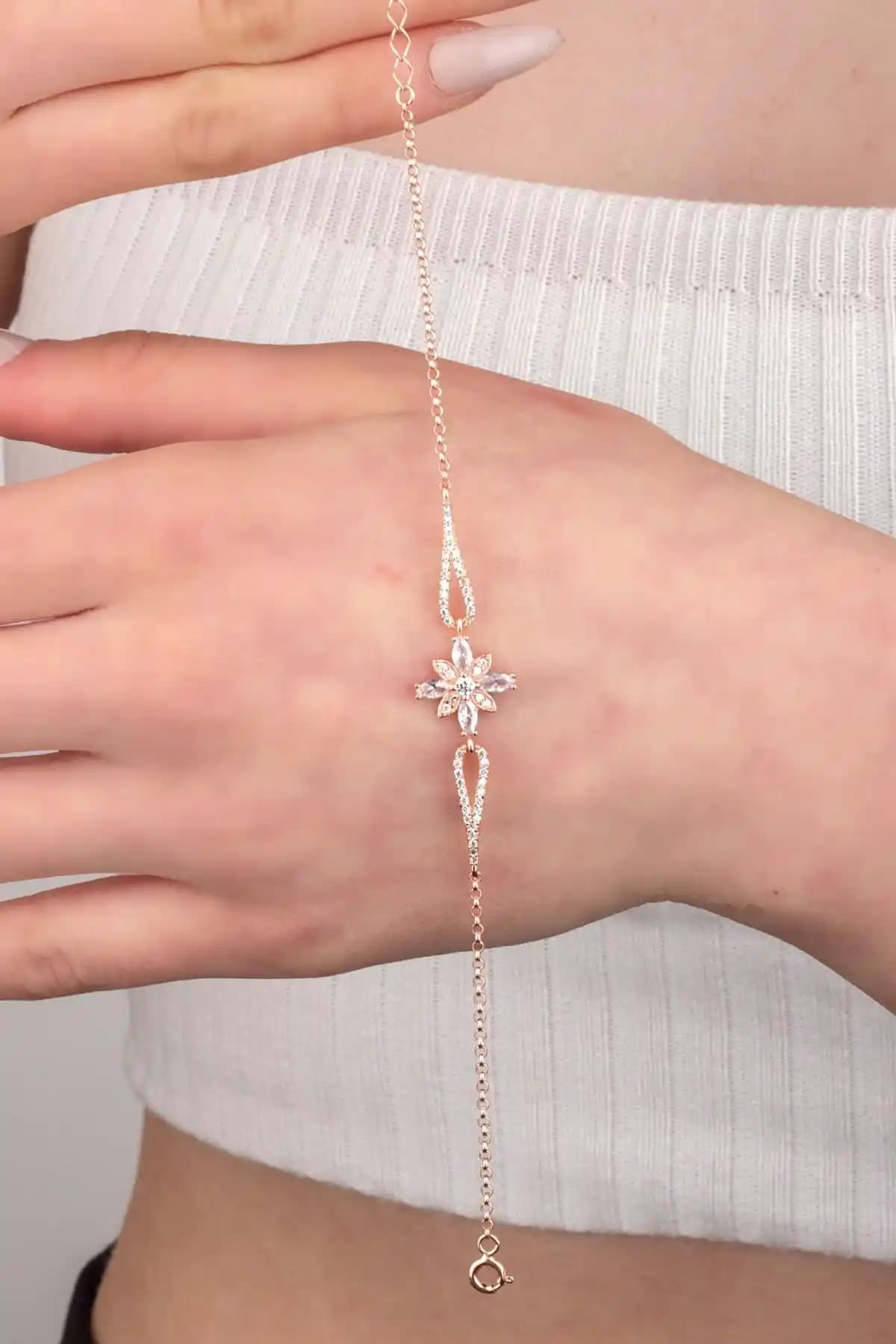 Miavi Silver 925 Ayar Gümüş Umut Çiçeği Bileklik: Zarif ve Anlamlı Takı Seçeneği