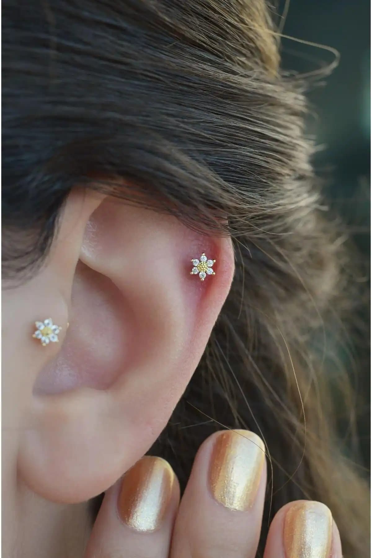 Mini Çiçek Tasarımlı Kulak Piercingleri Dayanıklı ve Çok Renkli Kullanım Kolaylığıyla