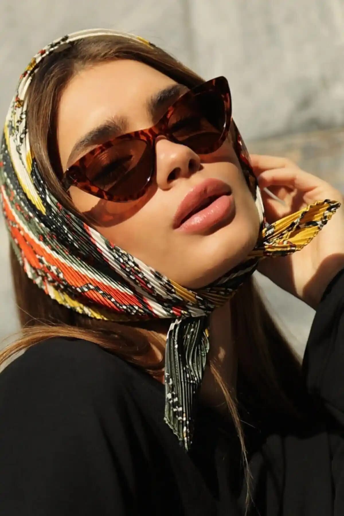 Moda ve fonksiyonelliği bir araya getiren Leopar Desenli Kadın Güneş Gözlüğü