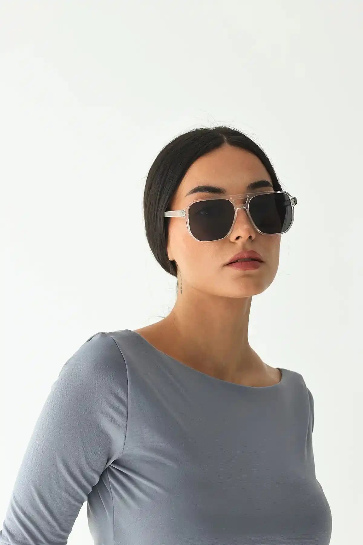 Moda ve Fonksiyonellik Bir Arada: Modalucci Yeni Sezon Siyah Cam Unisex Güneş Gözlüğü