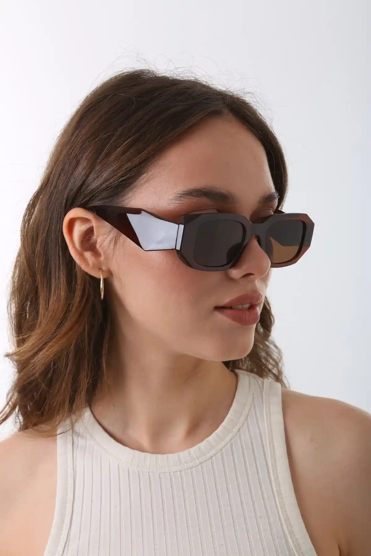 ModaLand Larissa ve Nuova Retro Güneş Gözlükleri Karşılaştırması ve Seçim Rehberi