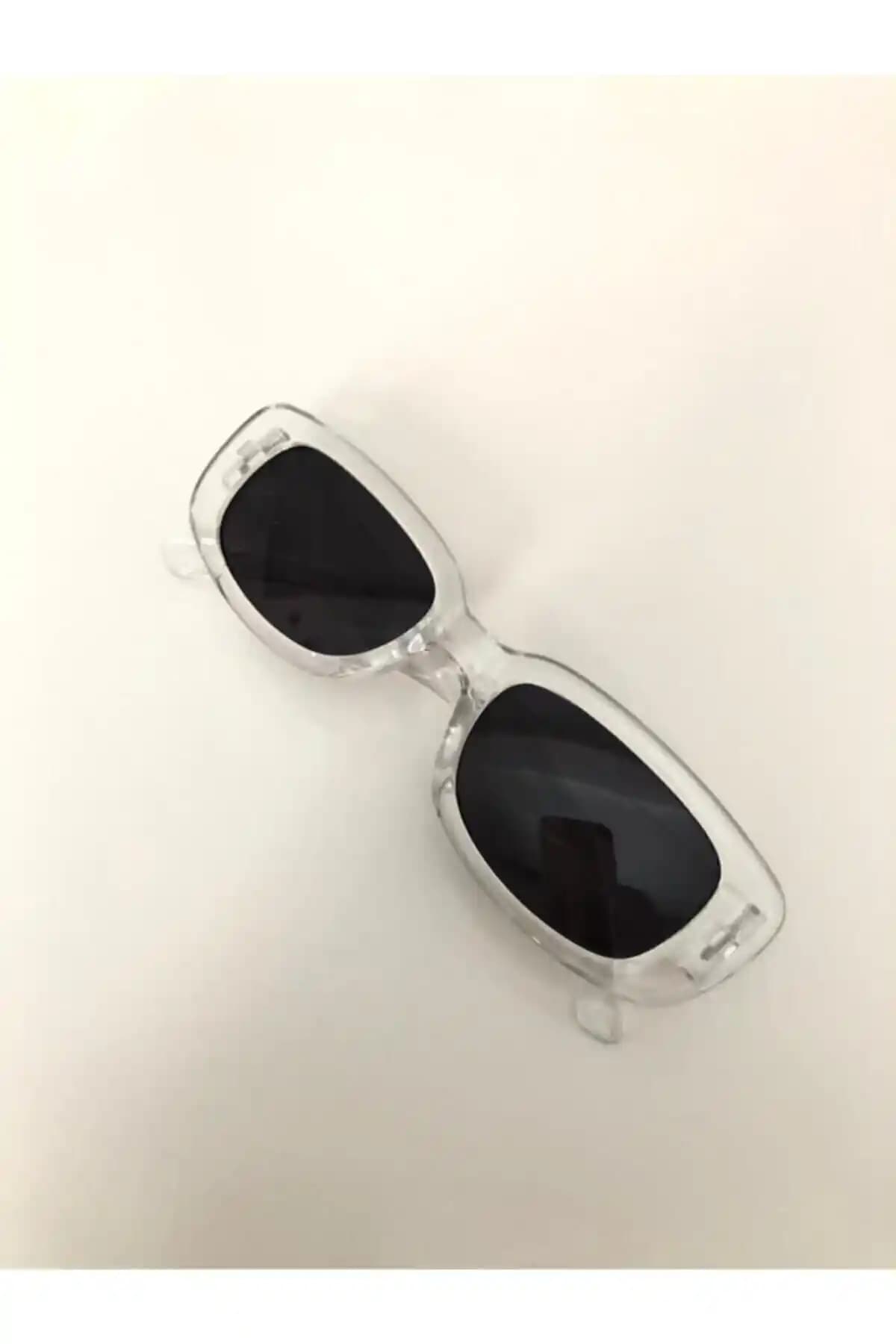 ModaLand Unisex Şeffaf Kare Dikdörtgen Vintage Güneş Gözlüğü Modern Tasarım ve Fonksiyonellik