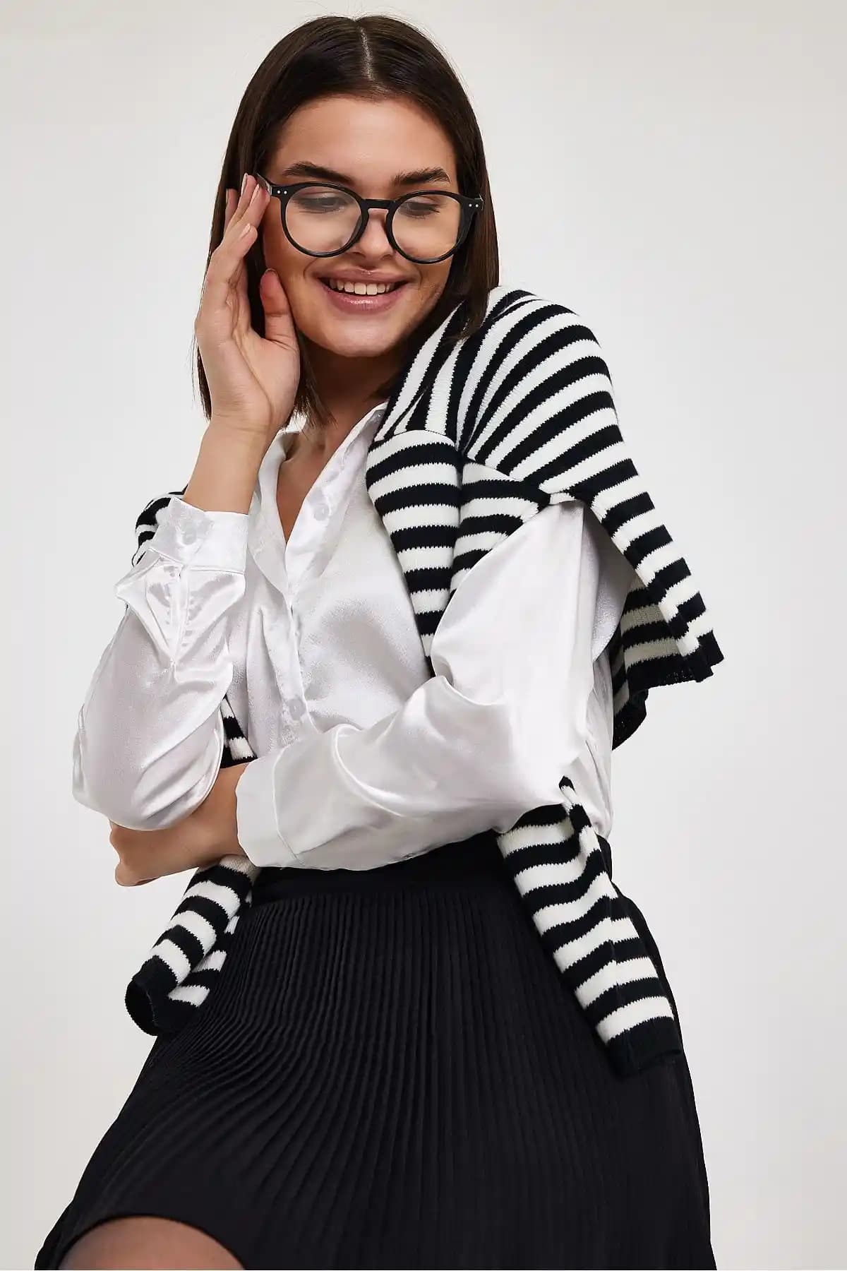 Modalucci Mavi Işık Koruma Özellikli Siyah Çerçeve Yuvarlak Ekran ve Okuma Gözlüğü Ürün Tanıtımı ve İncelemesi