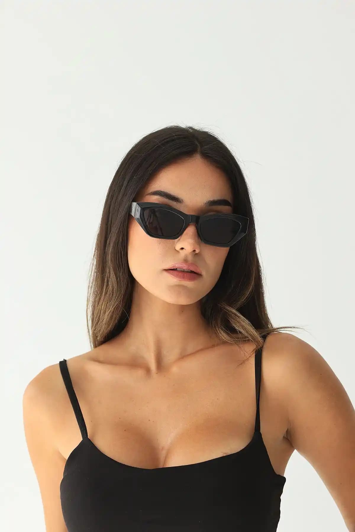 Modalucci Unisex Siyah Güneş Gözlüğü: Modern Tasarım ve UV Koruma Özellikleriyle Şıklık