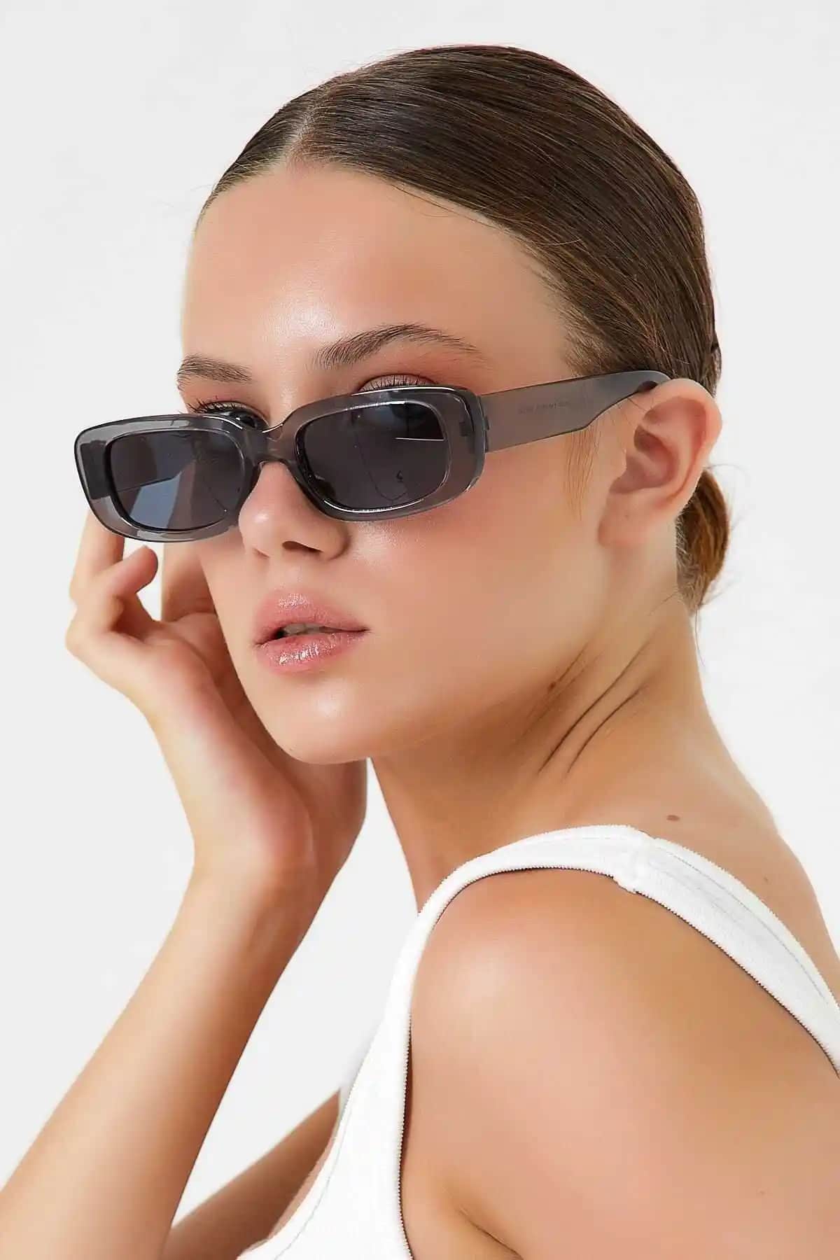 Modalucci Vintage-Retro Unisex Güneş Gözlüğü: Şıklık ve Göz Sağlığını Bir Arada Sunar