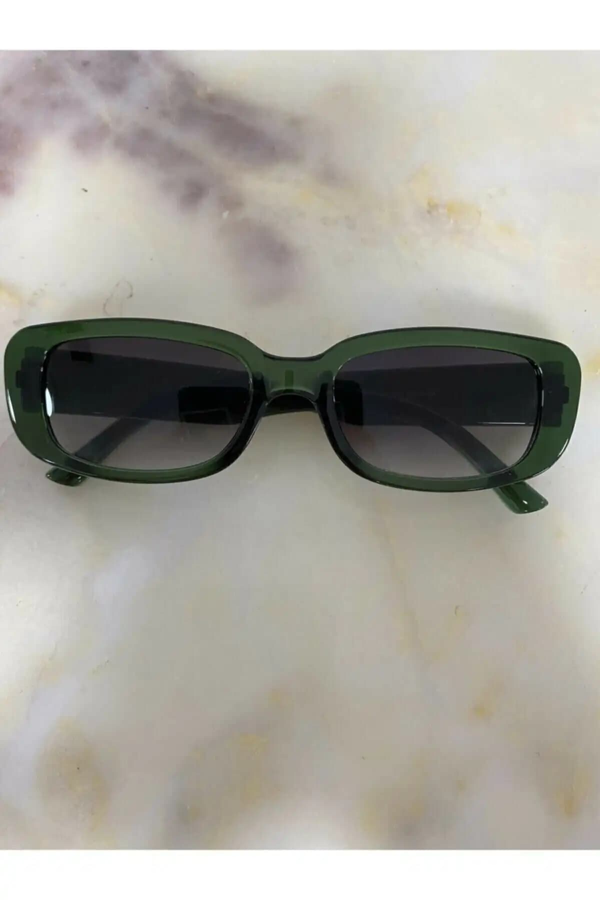 Modalucci Vintage-Retro Unisex Güneş Gözlüğü: Şıklık ve Koruma Sunan Modern Tasarım