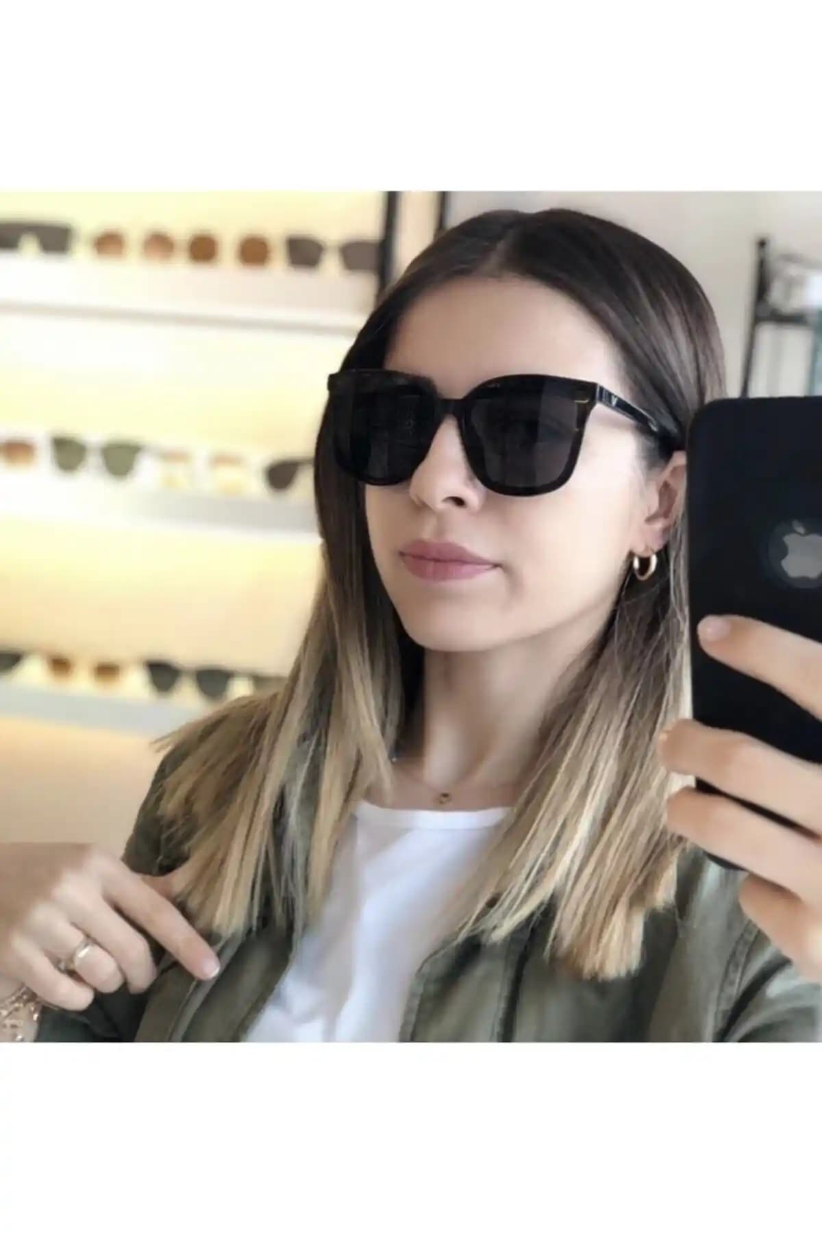 Modern Tasarıma Sahip Siyah Güneş Gözlüğü Boutique Maryjane Şıklık ve Koruma Sunar