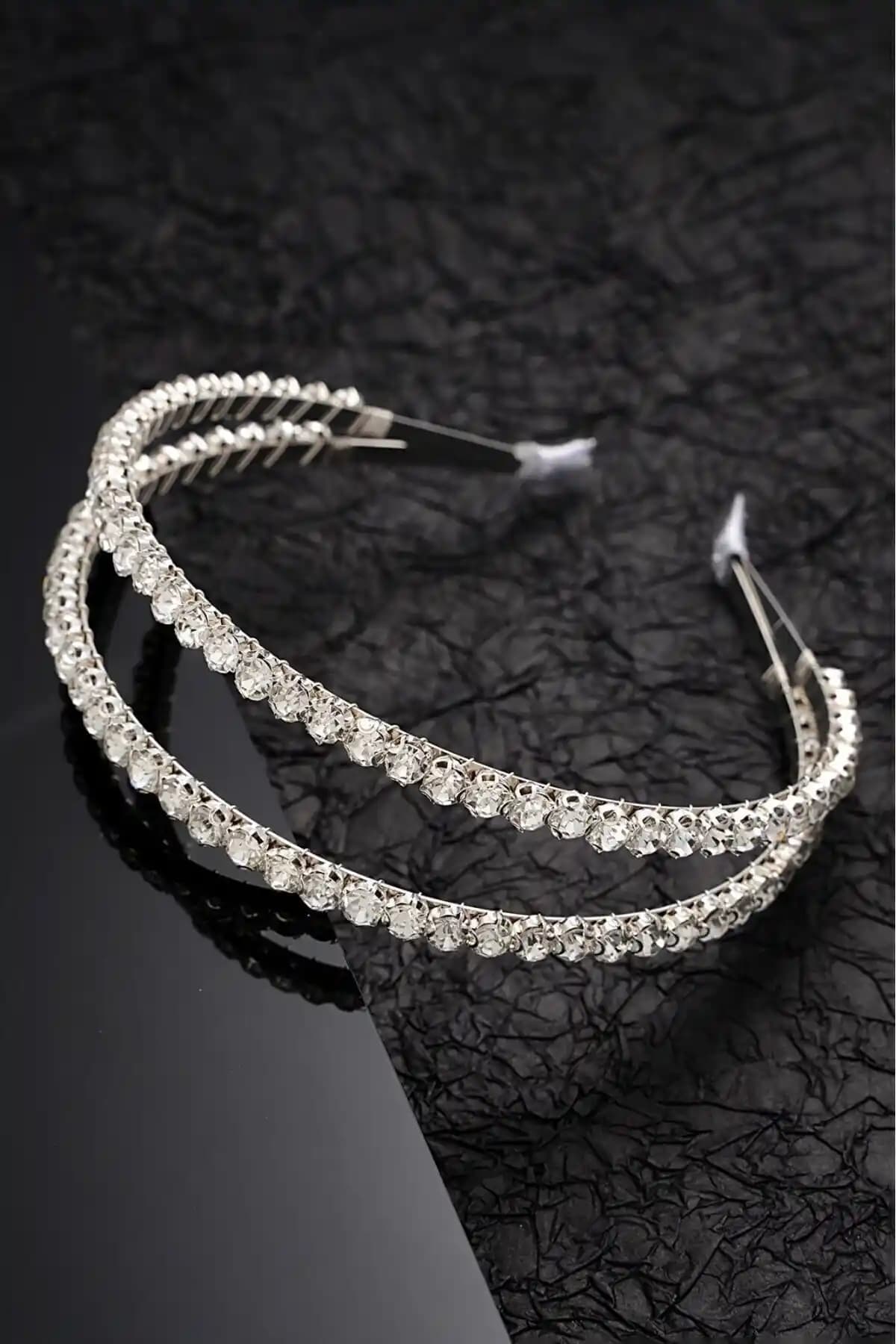 Modernist Zirkon Taşlı Çift Sıralı Gelin Tacı ve Monalisa Kristal Taç Karşılaştırması