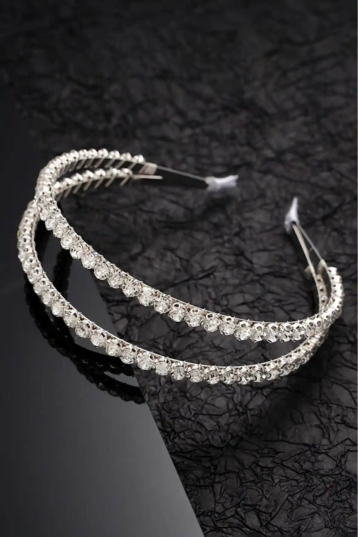 Modernist Zirkon Taşlı Çift Sıralı Gelin Tacı ve SELENDA COLLECTION Nişan Tacı Karşılaştırması