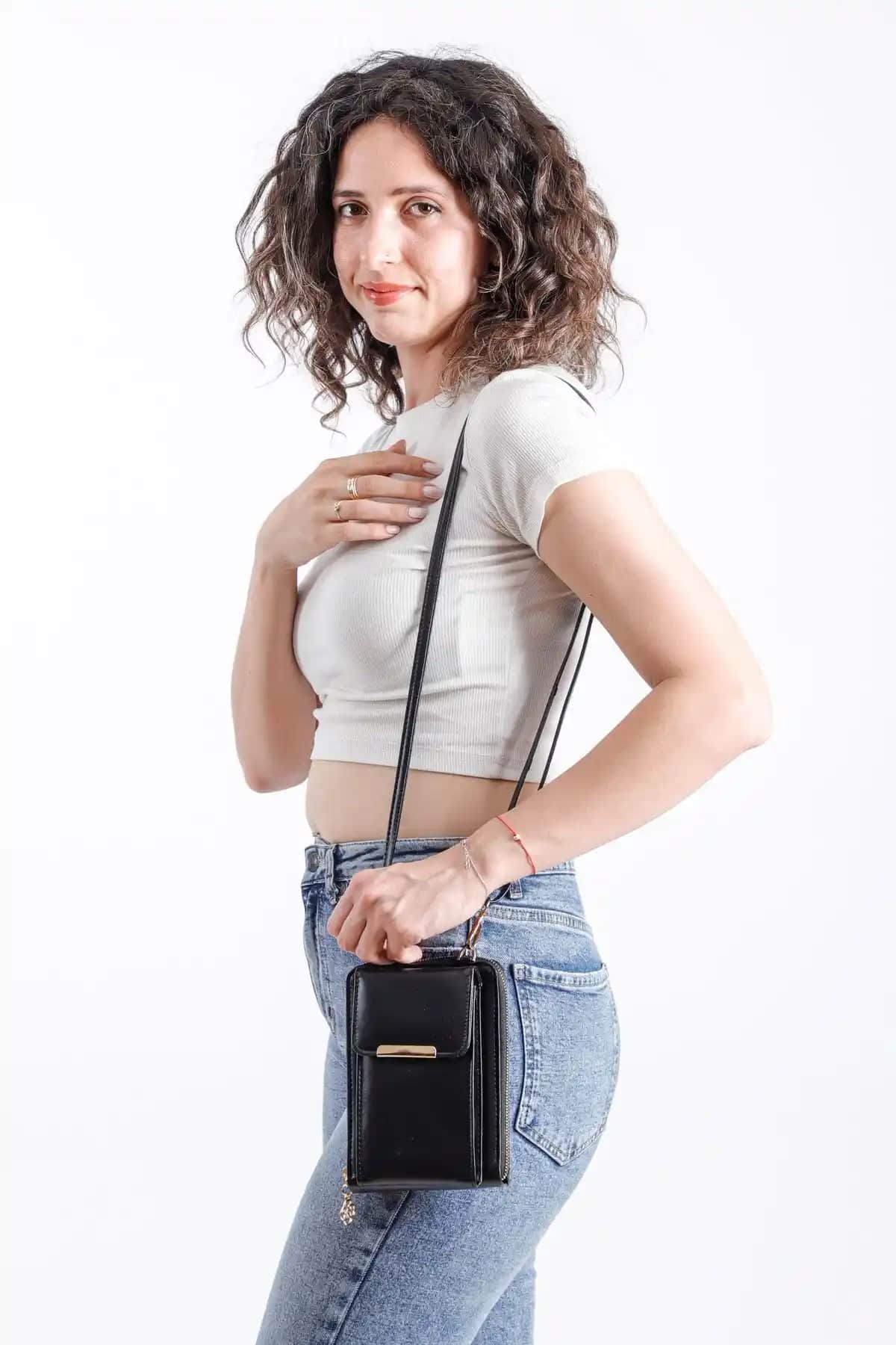 Modvina ve Pierre Cardin Siyah Kadın Çantaları Karşılaştırması Günlük Kullanım için En İyi Seçenekler