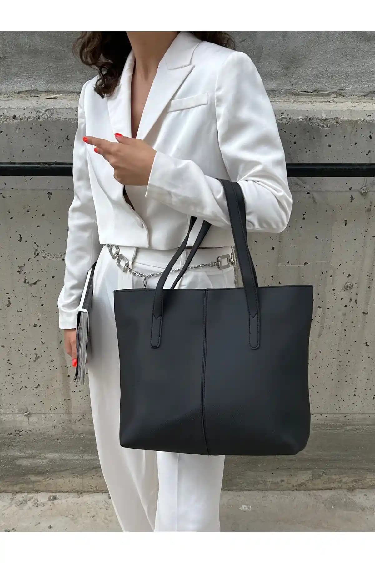 Mojeva Mila Siyah Dokulu Omuz Askılı Büyük Kadın Çantası Özellikleri ve Kullanım Alanları
