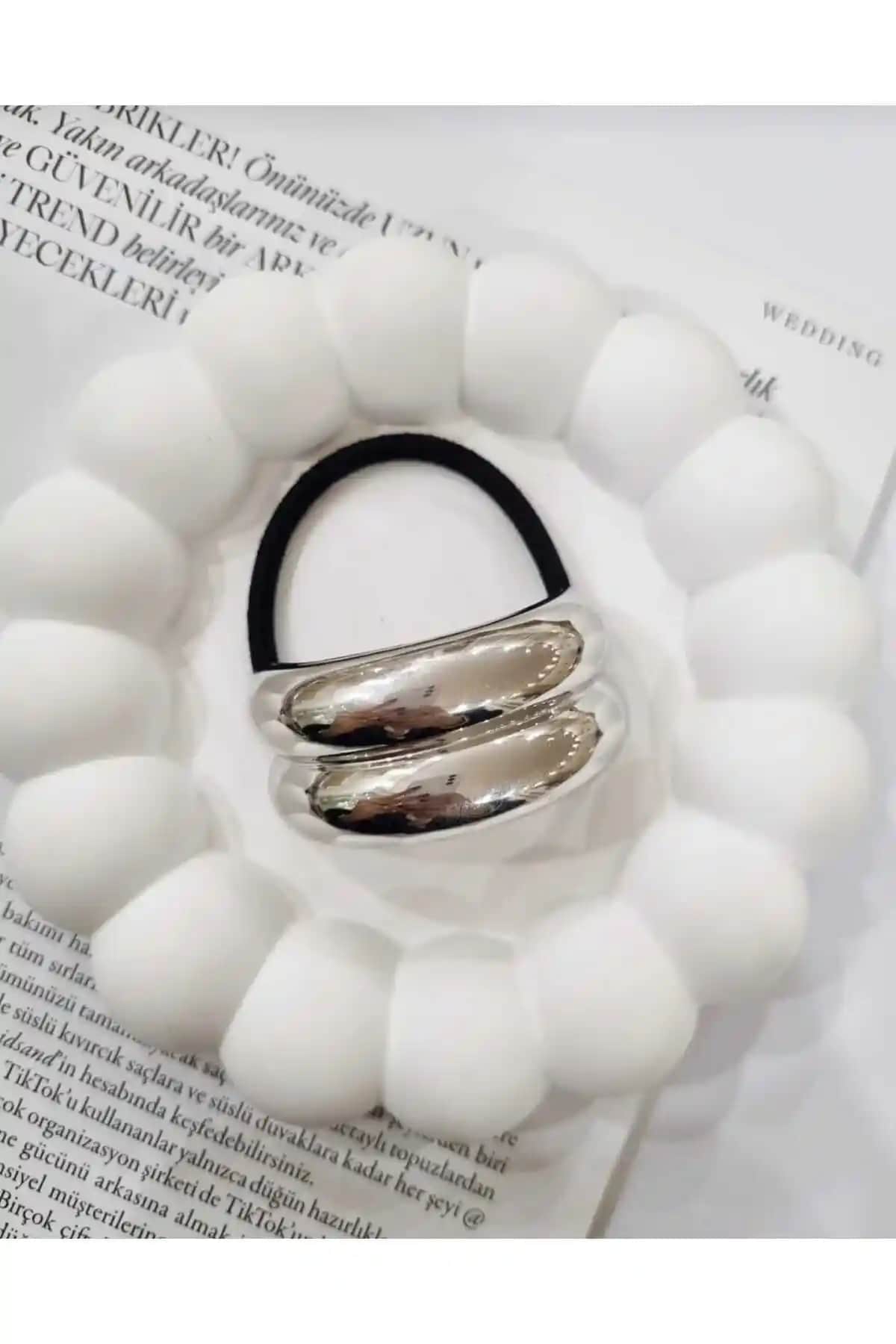 Monalisa Kadın Gümüş Lastik Toka ve Siyah Lotus Toka Karşılaştırması