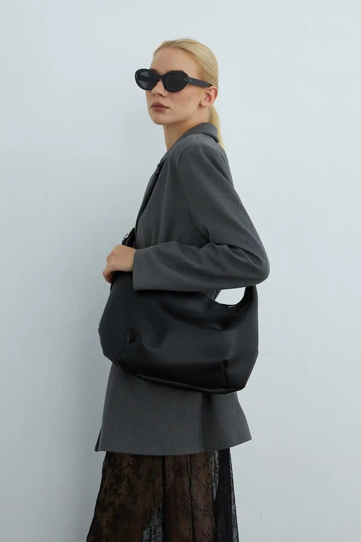 Mopia Siyah Kadın Uzun Askılı Omuz ve Çapraz Çanta Günlük Şıklık ve İşlevsellik Sunar