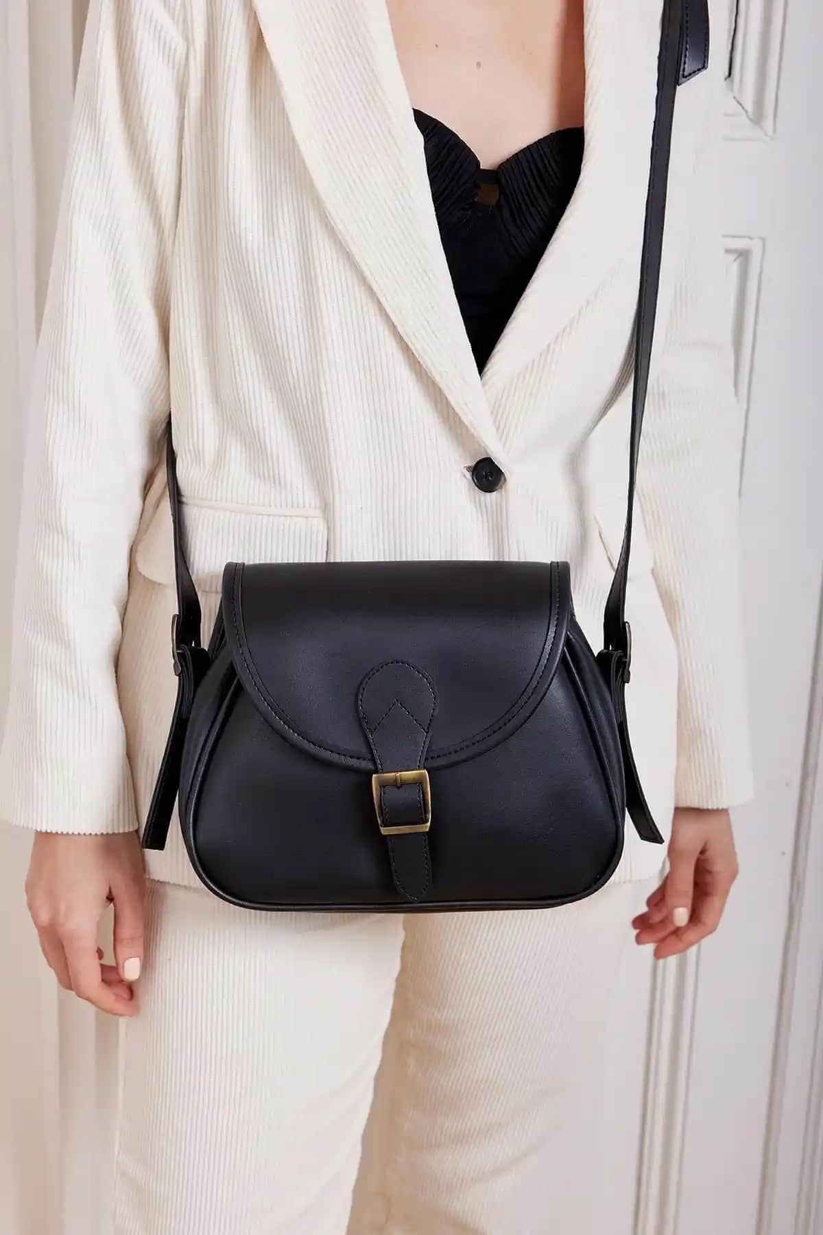 Mopia ve Nothing Kadın Çantaları Karşılaştırması: Stil ve Fonksiyonellik Analizi