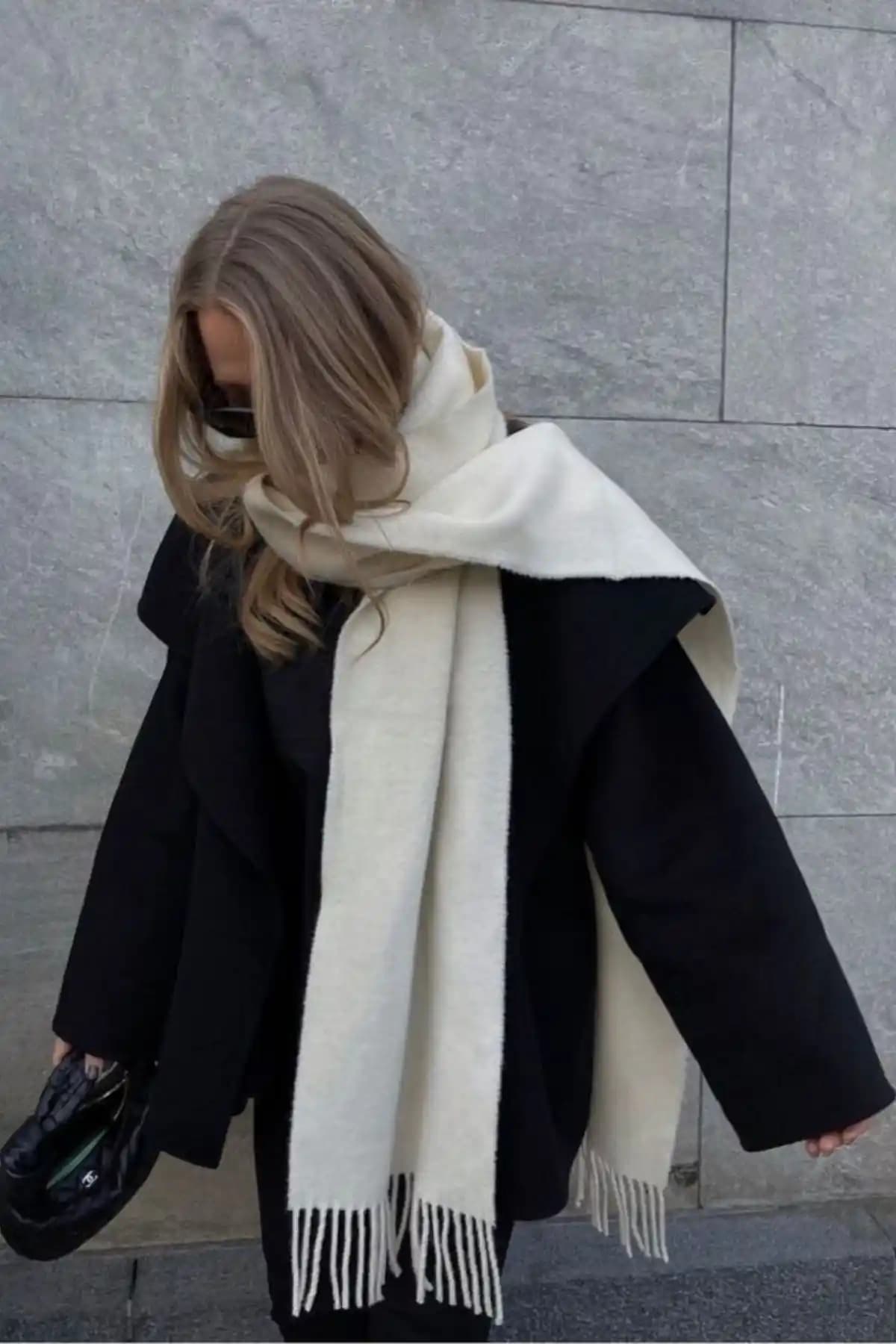 Mrcans Ekru Renkli Yu<muş>ak Dokulu Kare Desenli Soft Puffy Atkı Şalı Ürün Tanıtımı ve Özellikleri