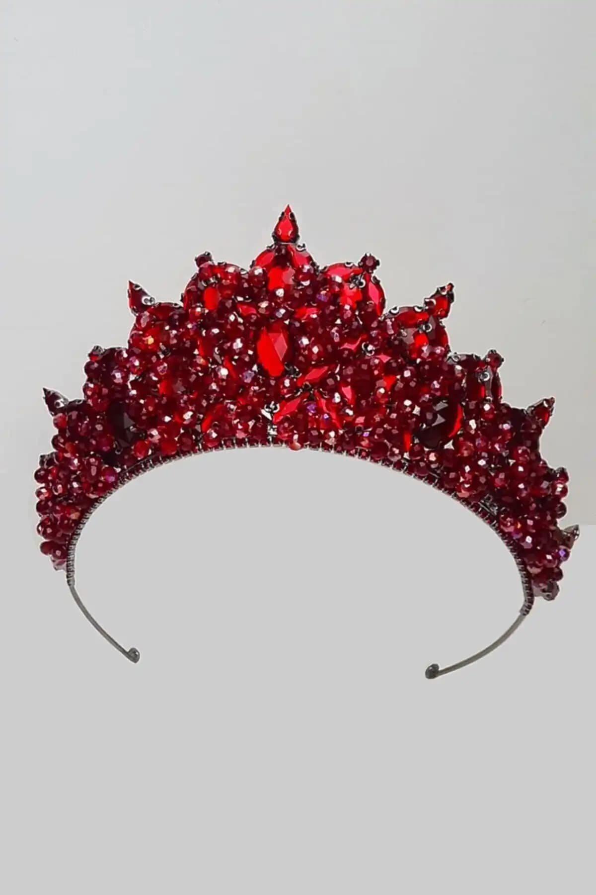MyCrown Bordo Kristal Boncuk İşlemeli Taç ile Şıklığınızı Tamamlayın