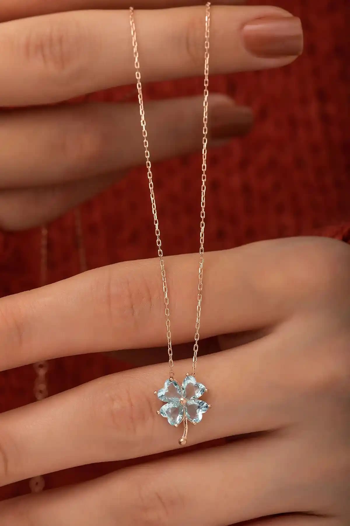 NEREZE 925 Ayar Aquamarin Taşlı Yonca Kolye Kadınlar İçin Zarif ve Dayanıklı Takı Seçeneği