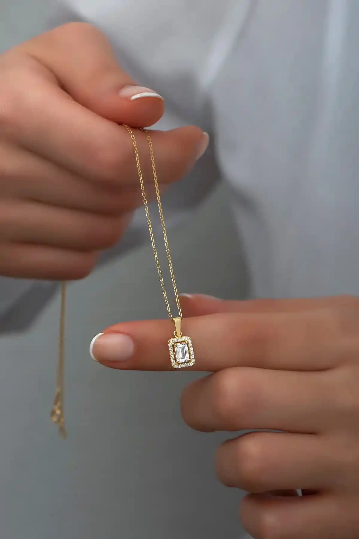 NEREZE 925 Ayar Güçüş Gold Baget Tektaş Kolye Modern ve Zarif Tasarım