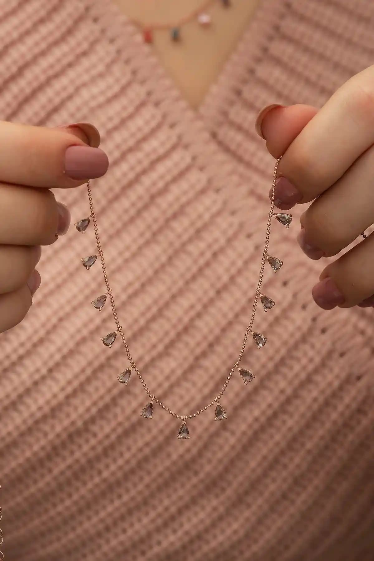 NEREZE 925 Ayar Gümüş Damla Zultanite Taşlı Kadın Kolye Şıklık ve Zarafetin Simgesi