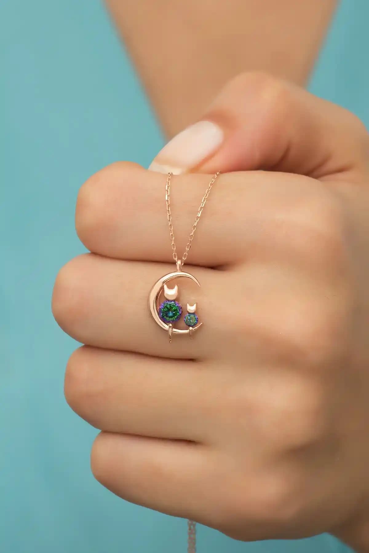 NEREZE 925 Ayar Gümüş Mistik Topaz Taşlı Kedi Ay Üzerinde Kolye